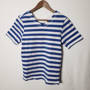 Vintage blue and white stripped t-shirt, summer casual v neck in front and back.